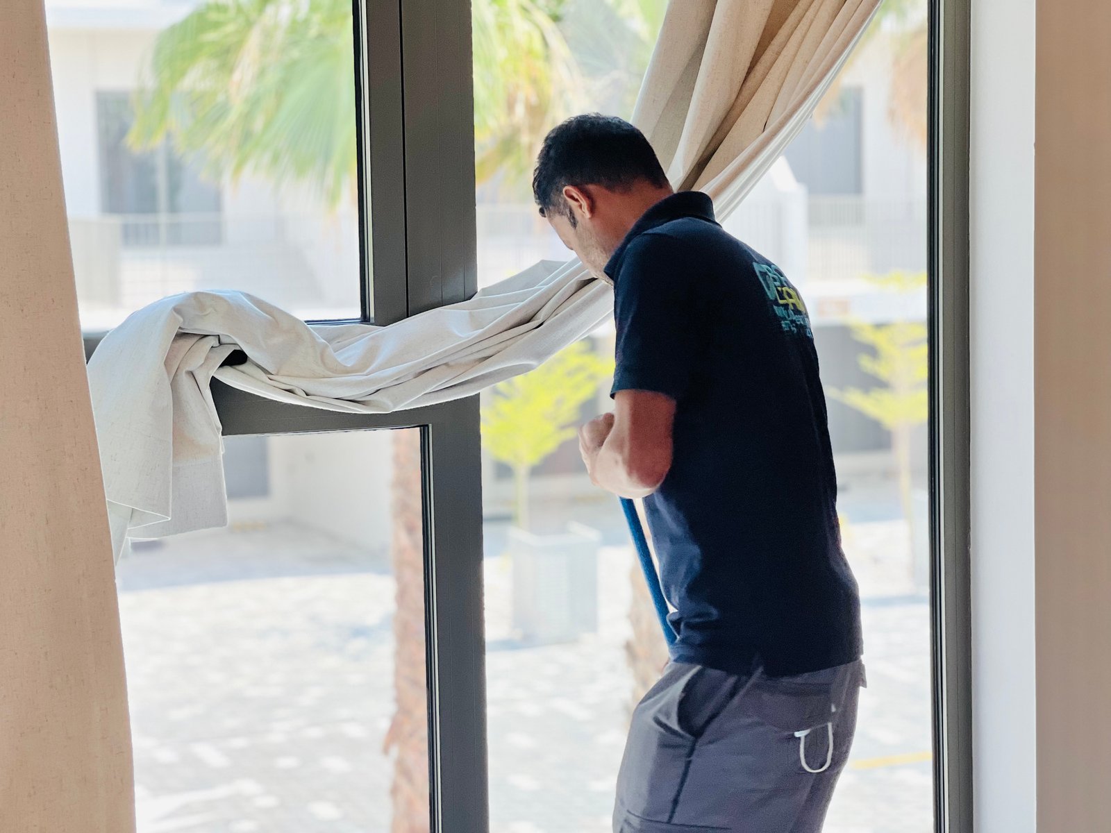 كيف تقوم بإصلاح الستائر التالفة؟ | إصلاح الستارة الممزقة التالفة