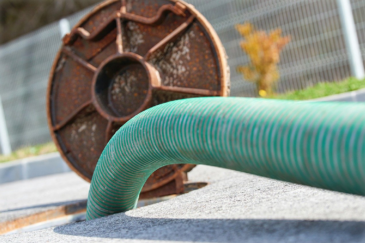 septic tank cleaning dubai,septic tank services dubai,emergency septic cleaning dubai,professional septic tank maintenance,septic tank pumping dubai,commercial septic cleaning dubai,residential septic services,septic tank cleaning company dubai,best septic tank cleaning company dubai