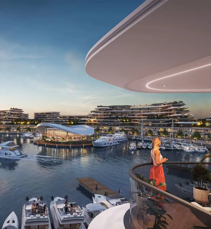 Is it legal to swim at night in Dubai?