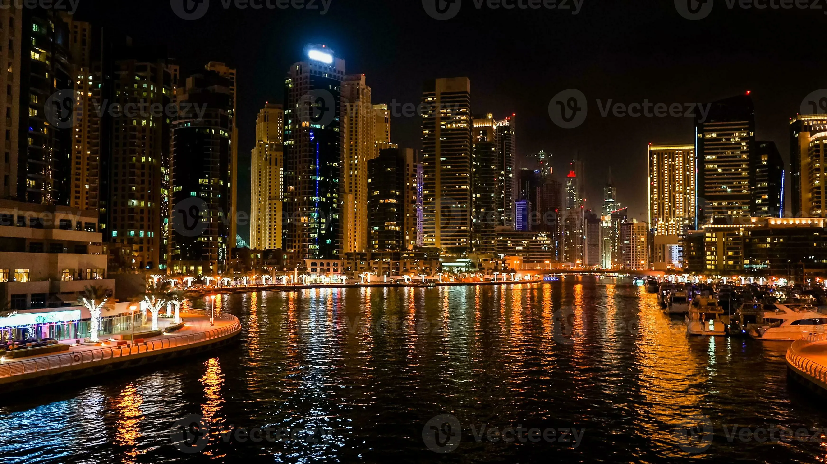 Is It Legal to Swim at Night in Dubai? Rules, Beaches & Safety Tips