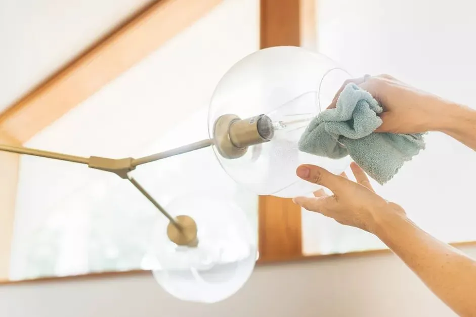 What to Expect from a Professional Chandelier Cleaning in Dubai