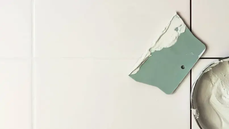 خدمات إعادة ترويب البلاط في دبي